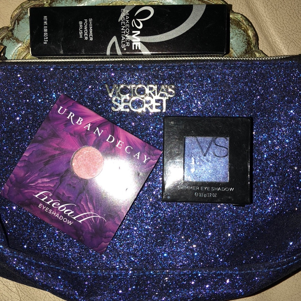 Eyeshadow and blush bundle (comes with bag)